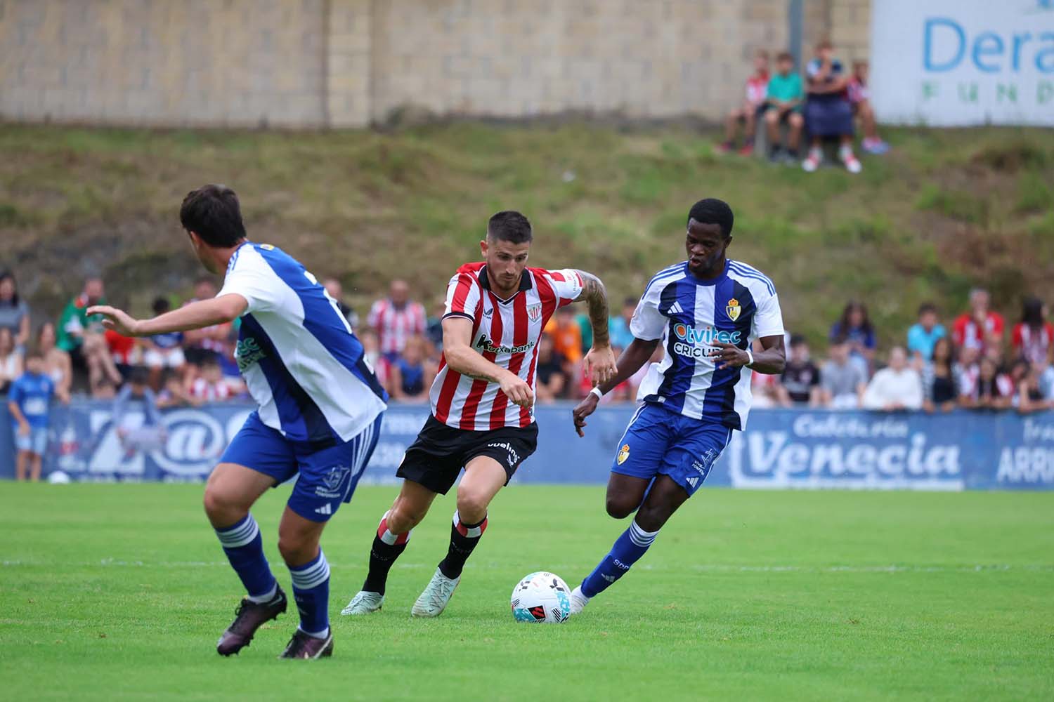 Partido amistoso entre el Athletic Club y la SDP Ponferradina (5). Fuente: SD Ponferradina | Una Ponferradina más reconocible mejora sensaciones ante el Athletic Club de Bilbao
