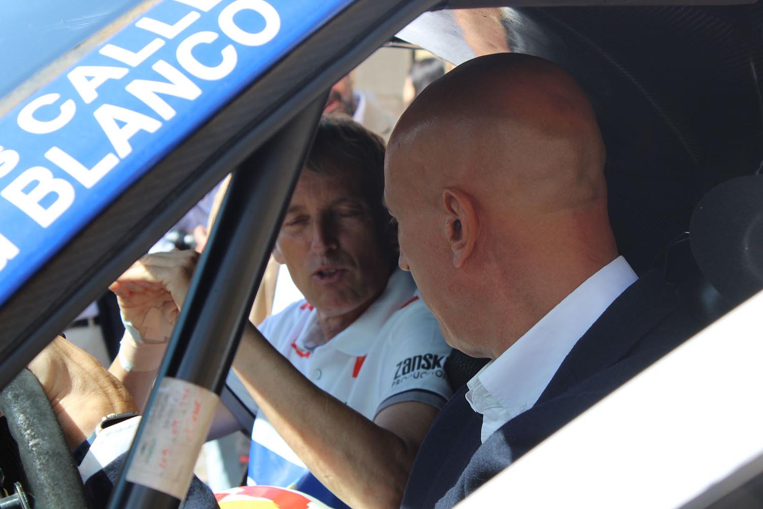 José Diez y Jesús Calleja en la presentación del coche del Dakar 2026