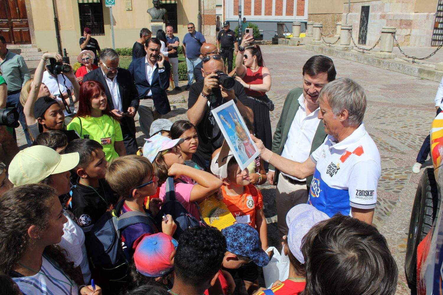 Presentación del coche con el que el leonés Jesús Calleja participará en el Dakar 2026