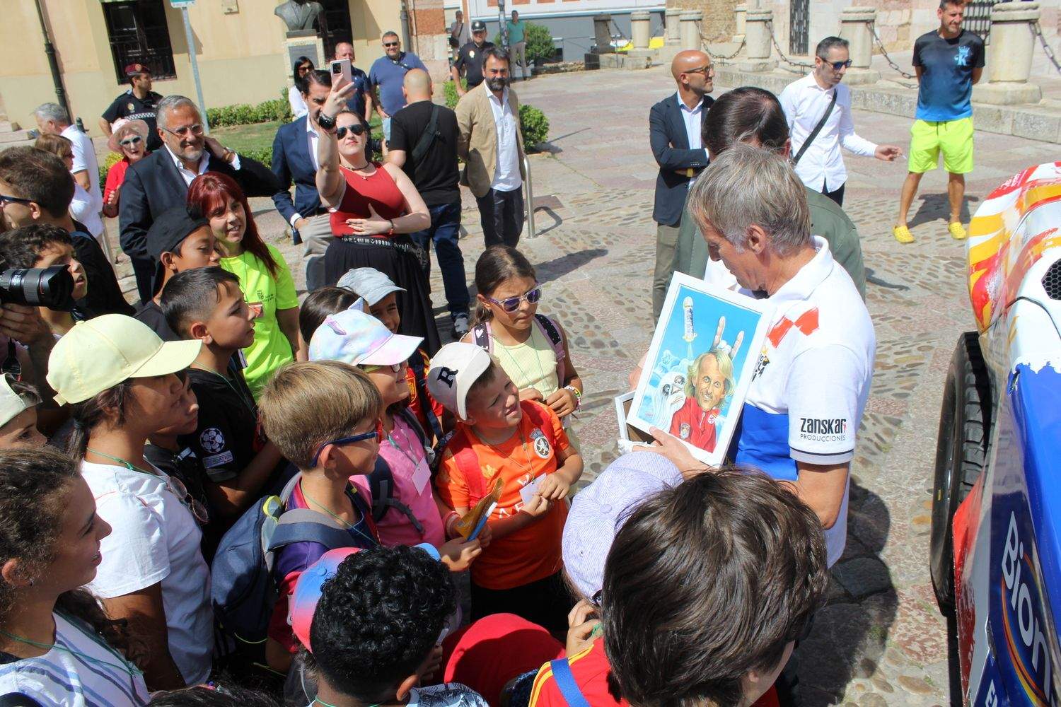 Presentación del coche con el que el leonés Jesús Calleja participará en el Dakar 2026