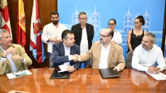 Firma convenio de bonos comercio (7) Firma convenio de bonos comercio (7)