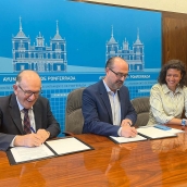 Firma del Ayuntamiento de Ponferrada con Somacyl para renovar los campos de fútbol.