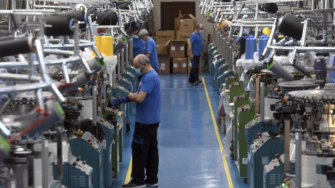 Ricardo Ordóñez / ICAL . Fábrica de calcetines Mingo, situada en la localidad burgalesa de Pradoluengo | Más de 1,8 M€ para la digitalización y la transformación digital de las pymes de Castilla y León