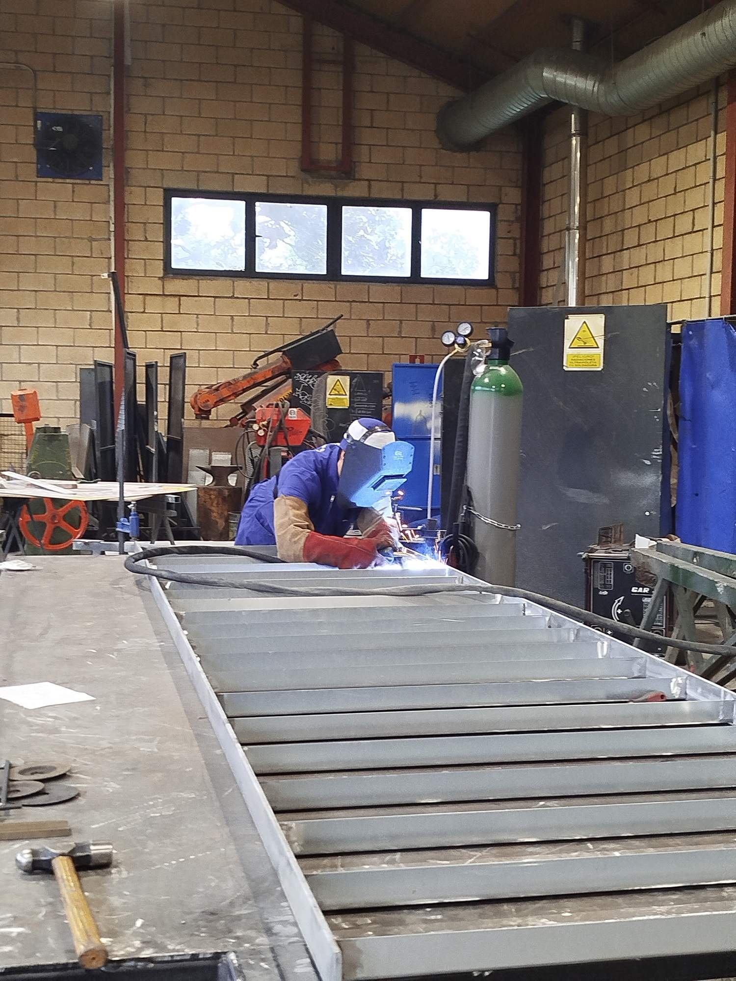 La Escuela de Educación Infantil Municipal Camino de Santiago contará con nueva zona de acceso y protección ante inclemencias.