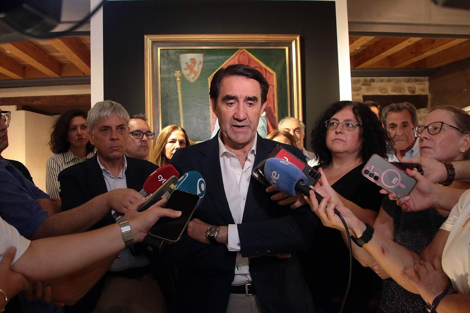 Peio García / ICAL . El consejero Juan Carlos Suárez Quiñones preside la constitución del Pleno de la nueva Comisión Gestora Provincial del PP de León