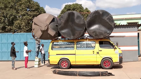 Una familia berciana invierte 10.800 euros en la compra de tres bombas solares para agua para Kilela Balanda (Congo)