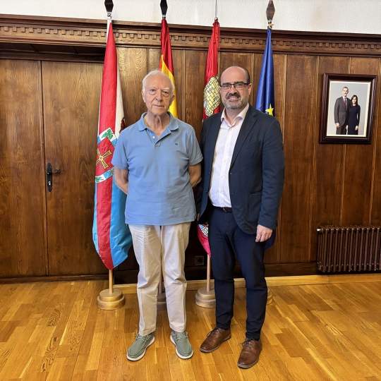 El exdiputado, Manuel Ángel Fernández Arias (I), y el alcade de Ponferrada, Marco Morala