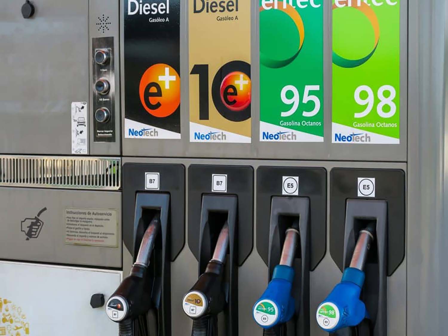 Estas son las gasolineras más baratas de la provincia de León de cara a las vacaciones de agosto. Archivo 