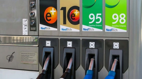 Estas son las gasolineras más baratas de la provincia de León de cara a las vacaciones de agosto. Archivo 