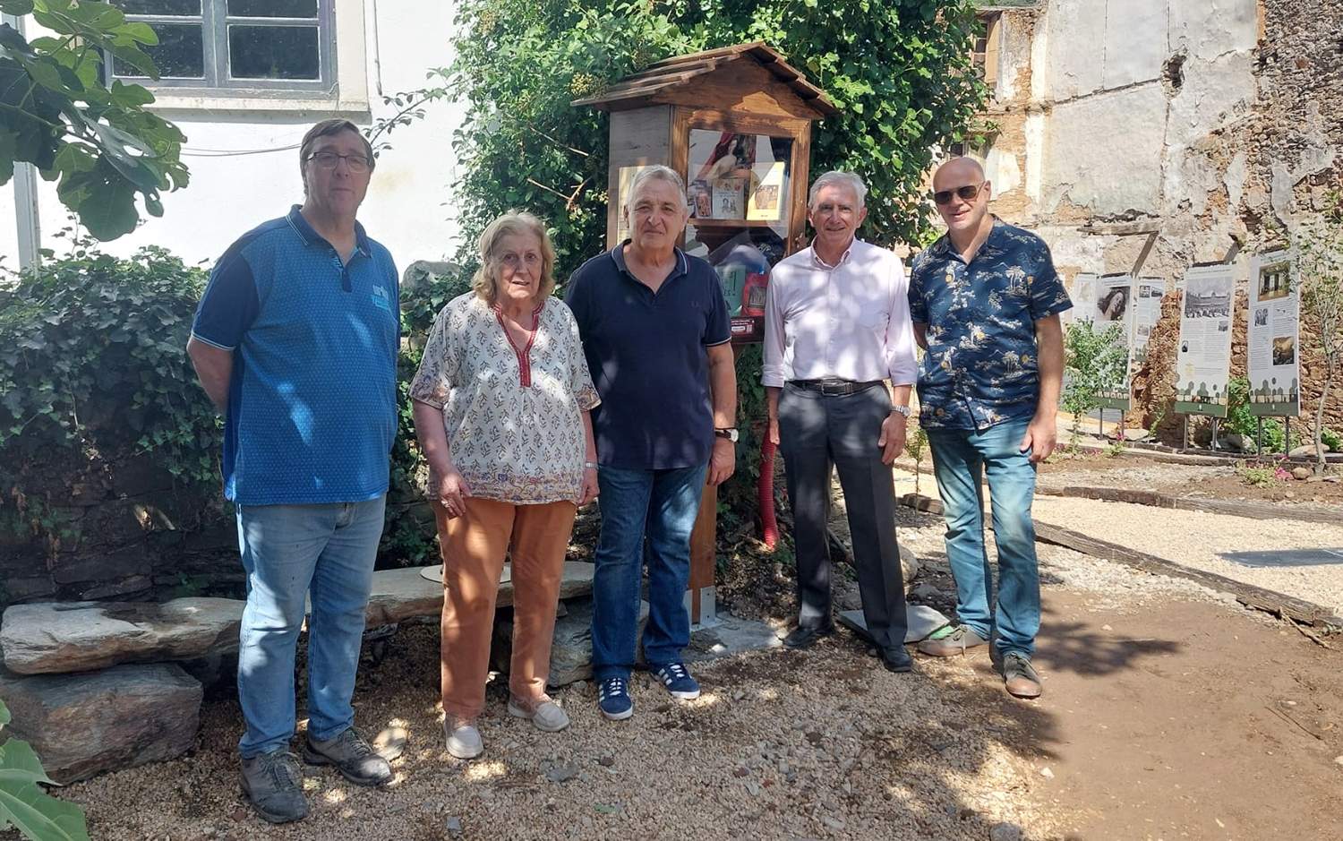 ICAL. Mini biblioteca de libros libres en San Esteban de Valdueza (León), impulsadas por A Plena Cultura ICAL. Mini biblioteca de libros libres en San Esteban de Valdueza (León), impulsadas por A Plena Cultura