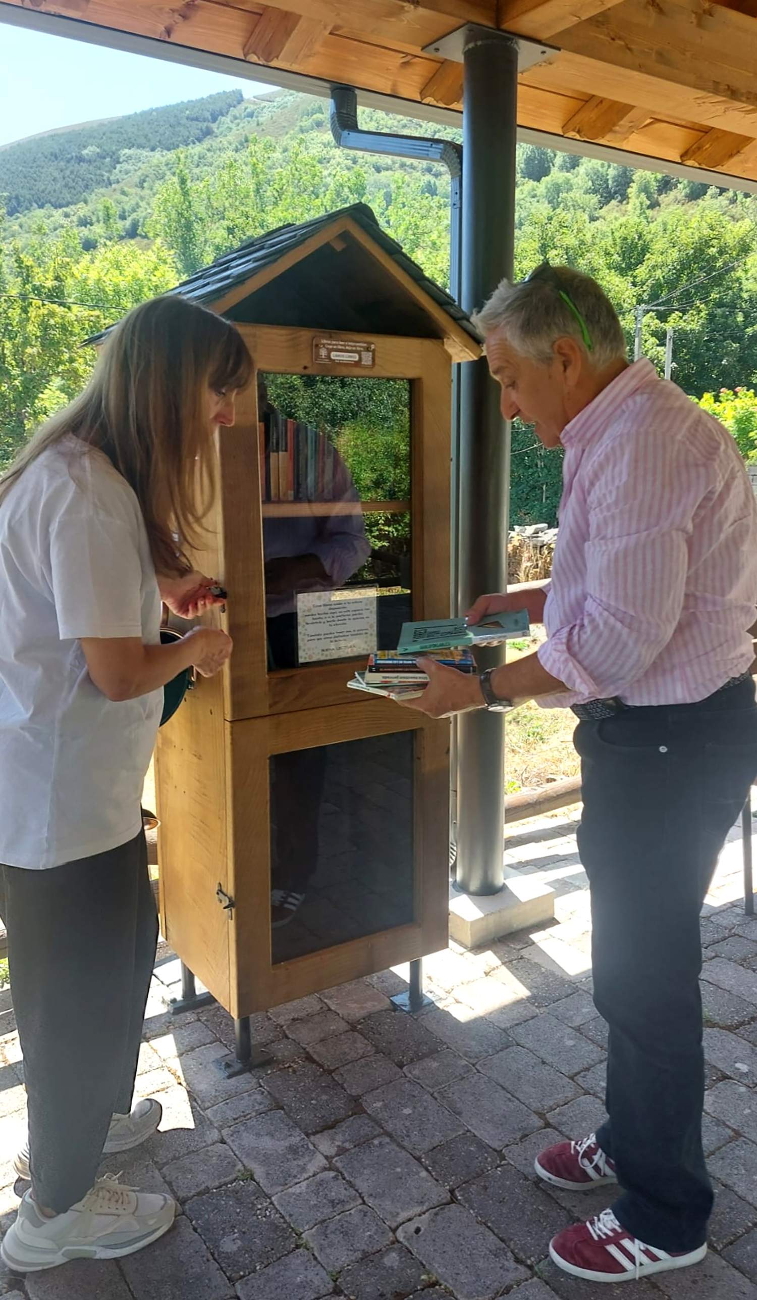ICAL. Mini biblioteca de libros libres en San Esteban de Valdueza (León), impulsadas por A Plena Cultura ICAL. Mini biblioteca de libros libres en San Esteban de Valdueza (León), impulsadas por A Plena Cultura