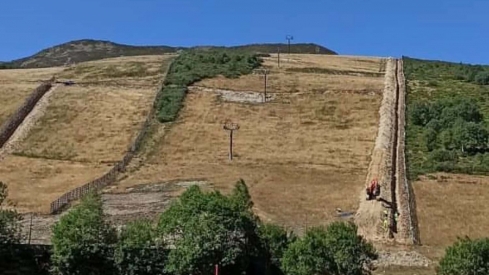 Obras en Leitariegos subidas a sus redes oficiales. | El PP de Villablino denuncia la "falta de avances" en las obras de la estación de Leitariegos