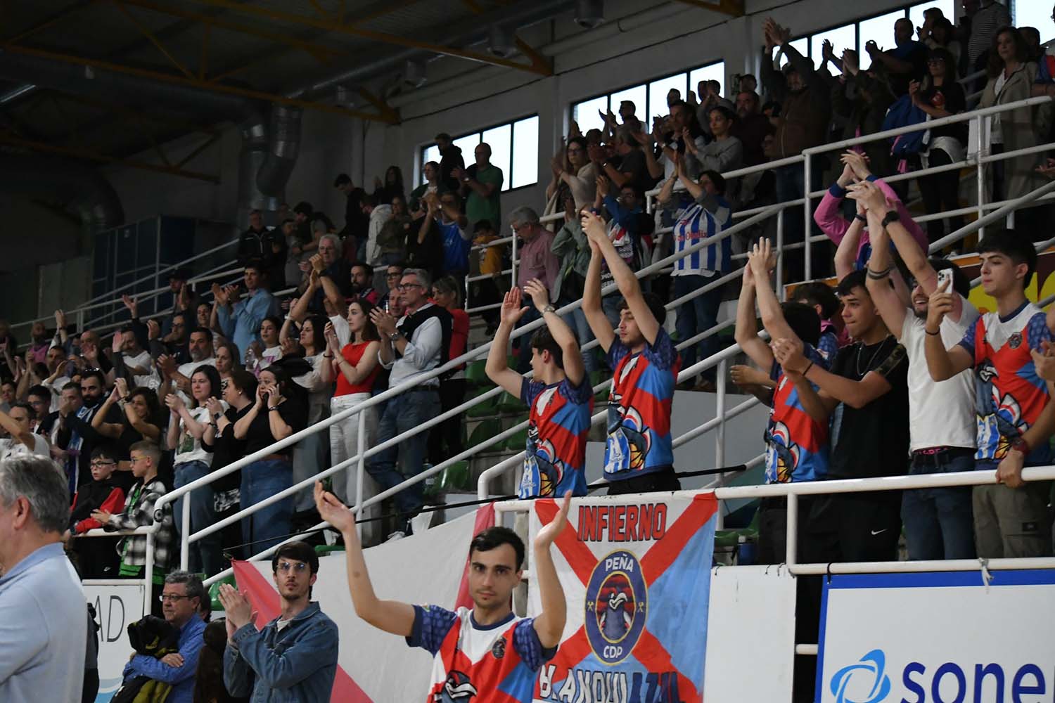 ElBaloncesto Clínica Ponferrada habilita la reserva fija de asientos para sus socios. Baloncesto Clínica Ponferrada ElBaloncesto Clínica Ponferrada habilita la reserva fija de asientos para sus socios. Baloncesto Clínica Ponferrada