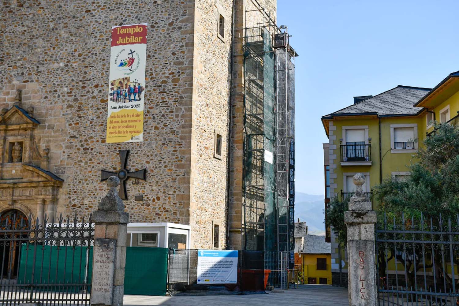 Andamio en la Basílica de la Encina para las obras del mirador(9)