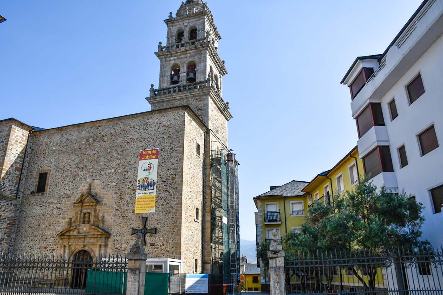 Andamio en la Basílica de la Encina para las obras del mirador(7)