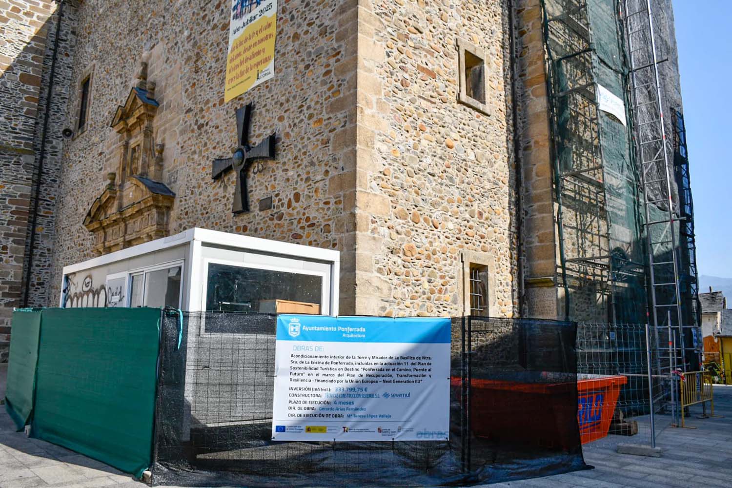 Andamio en la Basílica de la Encina para las obras del mirador(2)