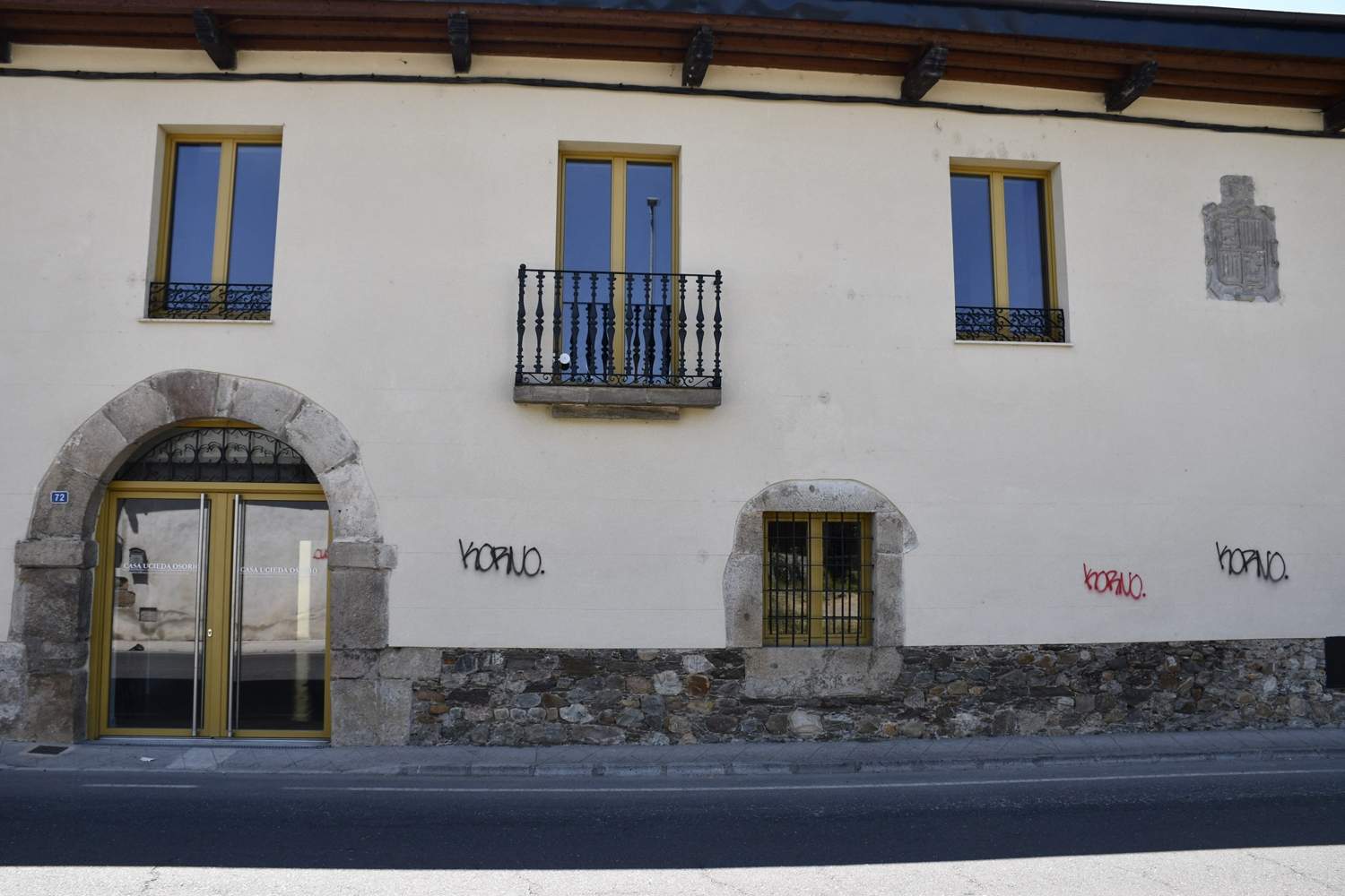 Grafitis con la firma Korno en Camponaraya (1) Grafitis con la firma Korno en Camponaraya (1)