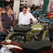 Peio García ICAL. El consejero de Medio Ambiente, Vivienda y Ordenación del Territorio de la Junta de Castilla y León, Juan Carlos Suárez Quiñones, asiste a la presentación del GP de La Bañeza