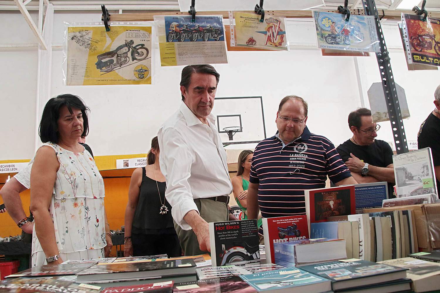 Peio García ICAL. El consejero de Medio Ambiente, Vivienda y Ordenación del Territorio de la Junta de Castilla y León, Juan Carlos Suárez Quiñones, asiste a la presentación del GP de La Bañeza (