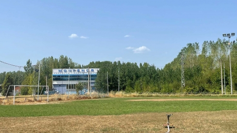 El inicio de temporada de casi 200 niños de los clubes Santa Ana y Columbrianos, en el aire por problemas de riego en sus campos