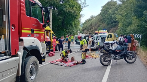 Dos mujeres fallecidas y dos heridos en un accidente de tráfico en Palacios del Sil