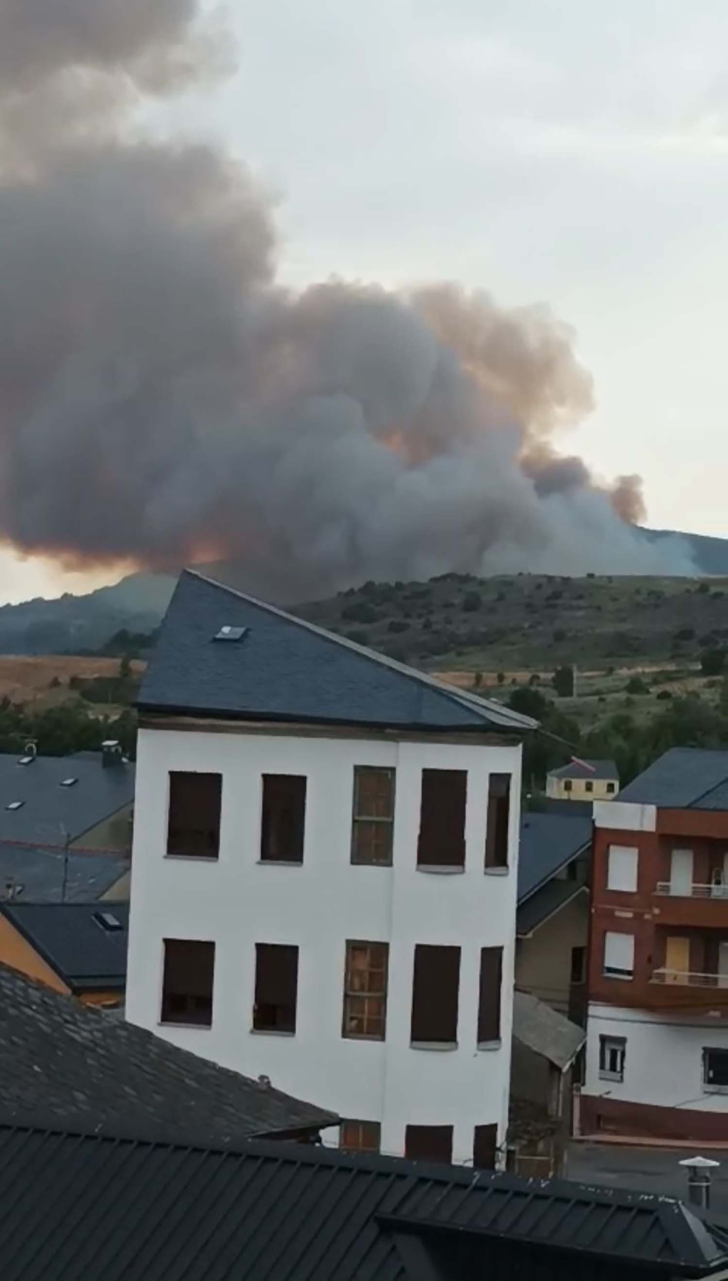 Incendio en Fontoira en Fabero Incendio en Fontoira en Fabero