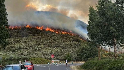 Incendio Sésamo. Imágenes de la RB Ancares Leoneses | Controlado el incendio forestal en Sésamo (Vega de Espinareda) 