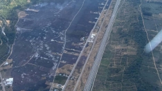 Restablecida la red ferroviaria y reabierta la NVI por el incendio en Villaverde de los Cestos (Castropodame)