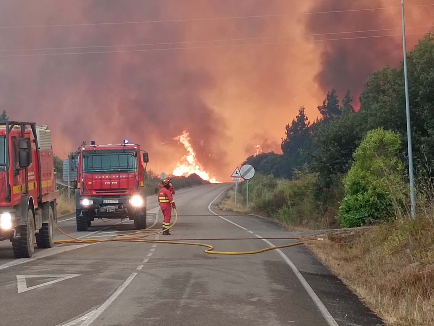 Desalojo de Médulas y Orellán por el incendio de Yeres (9) Desalojo de Médulas y Orellán por el incendio de Yeres (9)