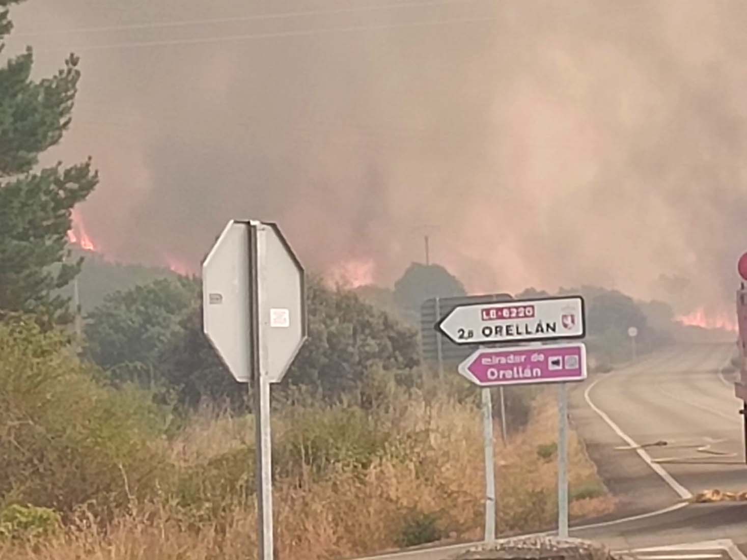 Desalojo de Médulas y Orellán por el incendio de Yeres (12) Desalojo de Médulas y Orellán por el incendio de Yeres (12)
