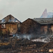 Las Médulas calcinadas por las llamas del incendio de Yeres 