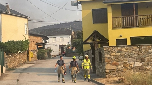 Bomberos Forstales en Carucedo | El PP de Carucedo acusa al alcalde de "abandonar a los vecinos" durante el incendio que arrasó Las Médulas