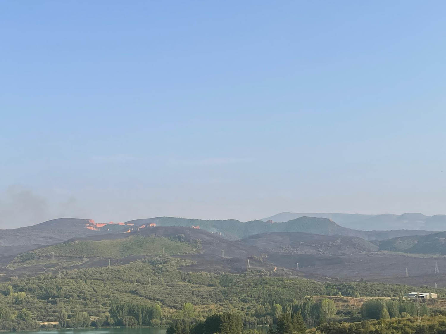 Incendio de Las Médulas desde el Mirador del Lago de Carucedo Incendio de Las Médulas desde el Mirador del Lago de Carucedo