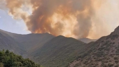 Incendio de Llamas de Cabrera desde Peñalba de Santiago. La Cantina de Peñañba de Santiago | Ponferrada pedirá al Gobierno aclarar si aparece en la lista de zonas que recibirán ayudas por los incendios