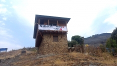 ICAL. Pancarta contra los incendios puesta por una vecina de Yeres