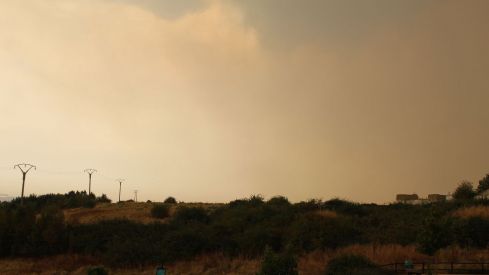 El humo de los incendios y el polvo africano deterioran la calidad del aire en León | José Martín