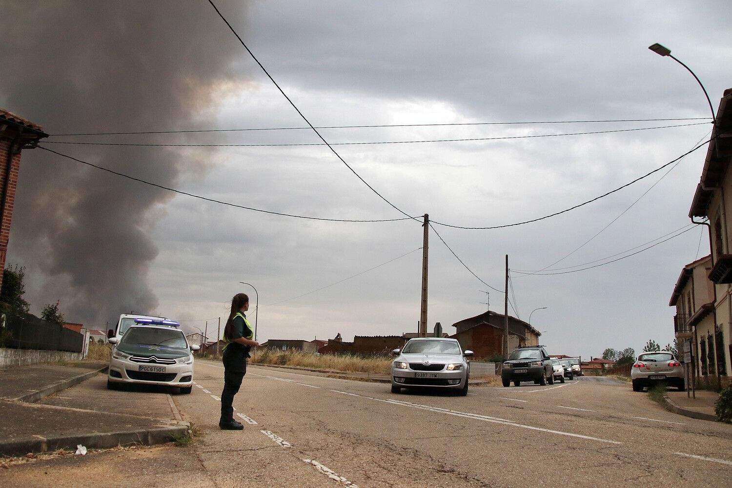 El incendio de Molezuelas de la Carballeda (Zamora) a su paso por Herreros de Jamuz (León) | Peio García (ICAL) El incendio de Molezuelas de la Carballeda (Zamora) a su paso por Herreros de Jamuz (León) | Peio García (ICAL)