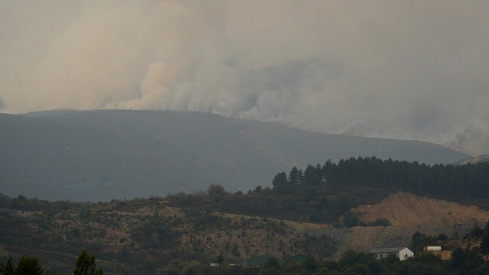 César Hornija / ICAL . Incendio en Anllares del Sil
