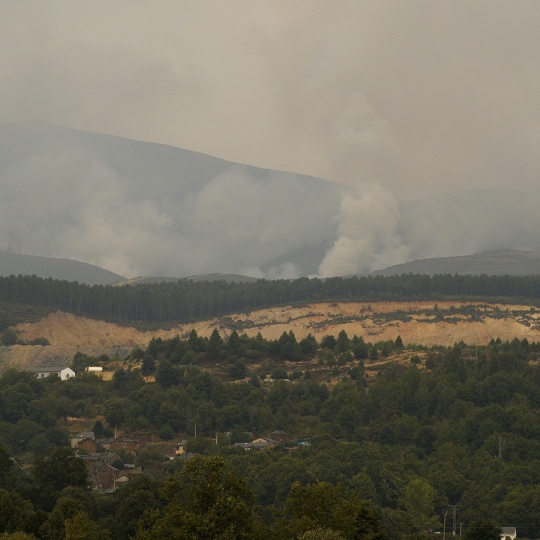 César Hornija / ICAL . Incendio en Anllares del Sil