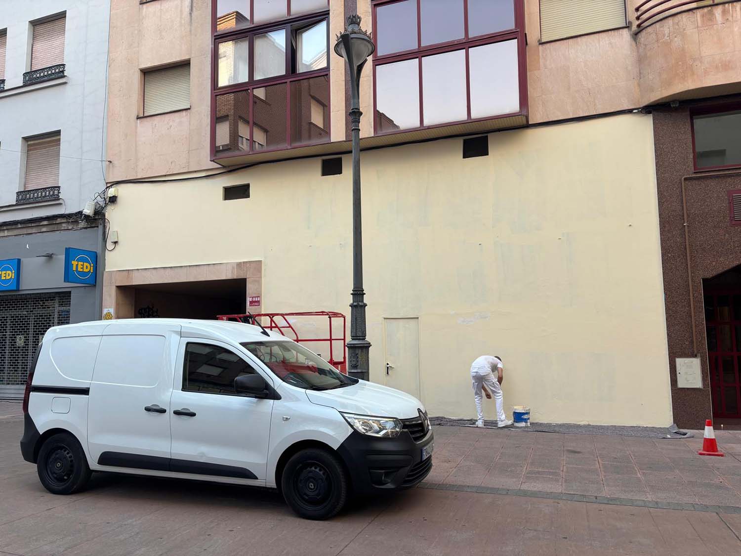 Borran el mural de Nevenka del centro de Ponferrada. Iris López