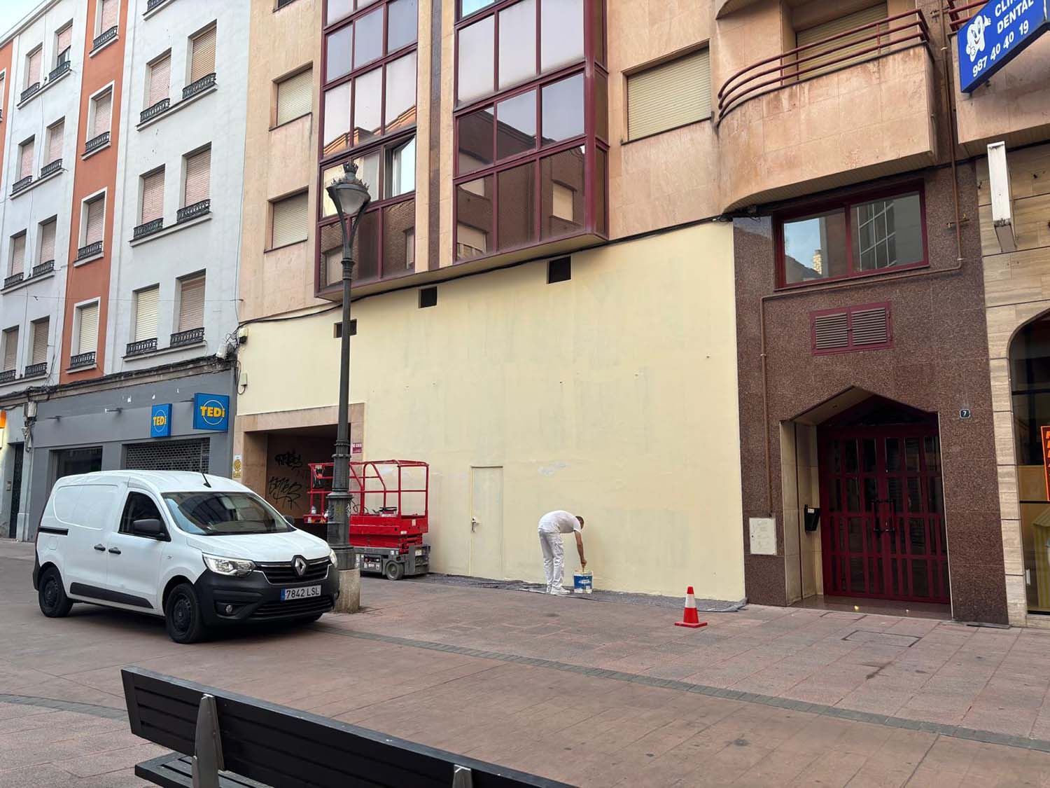 borran mural de Nevenka centro de Ponferrada