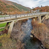 Puente peatonal Matarrosa del Sil | Rescatados dos pescadores en el río Sil en Matarrosa (Toreno) tras la apertura del embalse de Hondinas. Wikiwand 