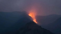 Cortada la subida al Morredero y la carretera en Corporales por el incendio de Llamas de Cabrera. La Cantina de Peñalba