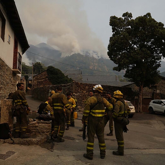 César Hornija / ICAL. Incendio en Salientes (Palacios del Sil) César Hornija / ICAL. Incendio en Salientes (Palacios del Sil)