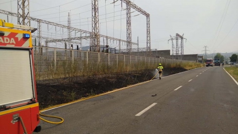 Sofocado un nuevo incendio de pasto detrás de la Torre de la Rosaleda de Ponferrada 