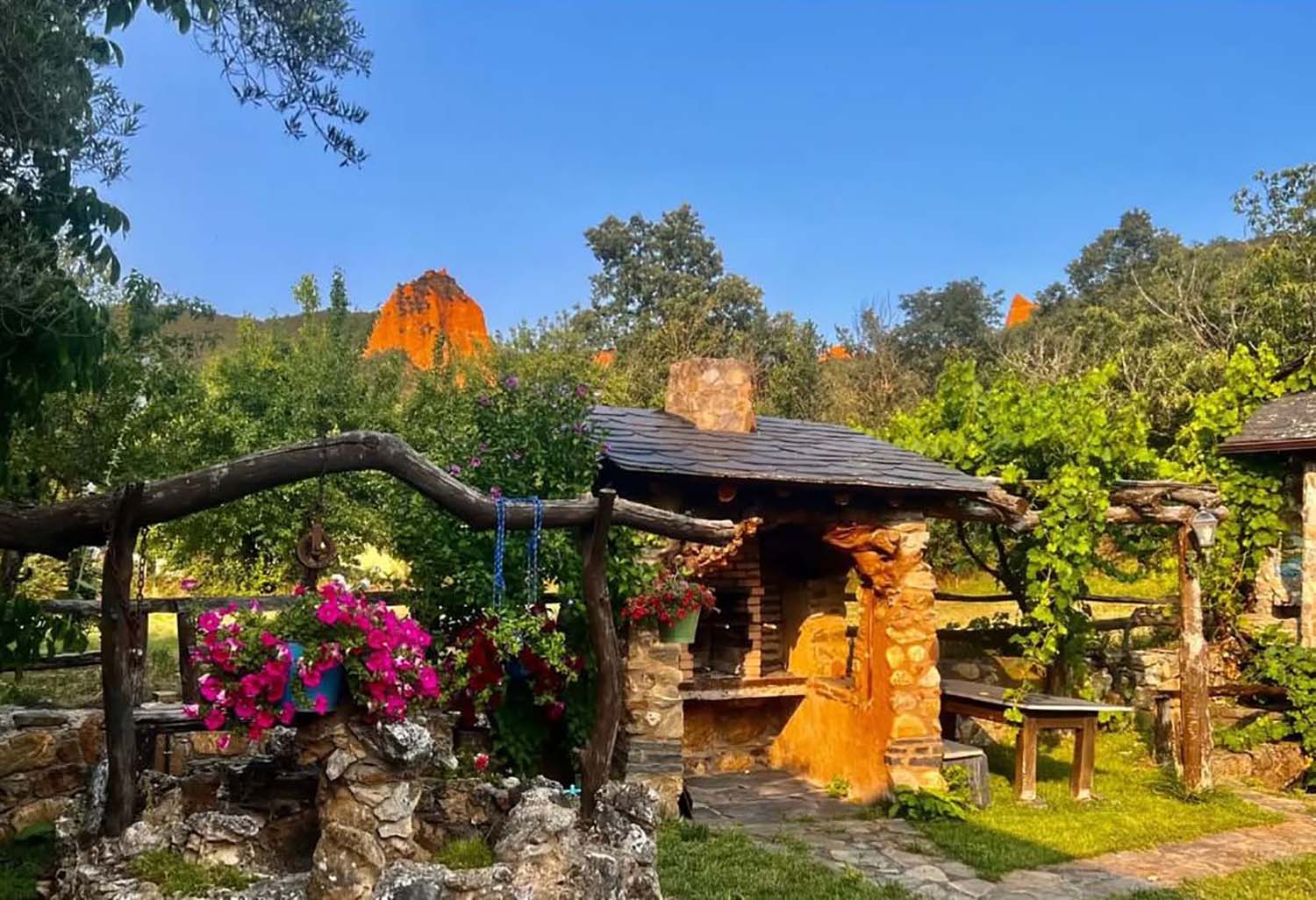 Complejo Rural Agoga en Las Médulas | Los incendios golpean al turismo rural de las zonas afectadas y resienten la ocupación en Ponferrada en el puente de agosto