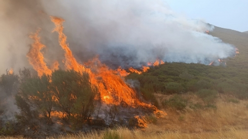 El incendio de Yeres/Llamas de Cabrera se complica: Desalojados los vecinos de Espinoso de Compludo, San Cristóbal y Manzanedo de Valdueza