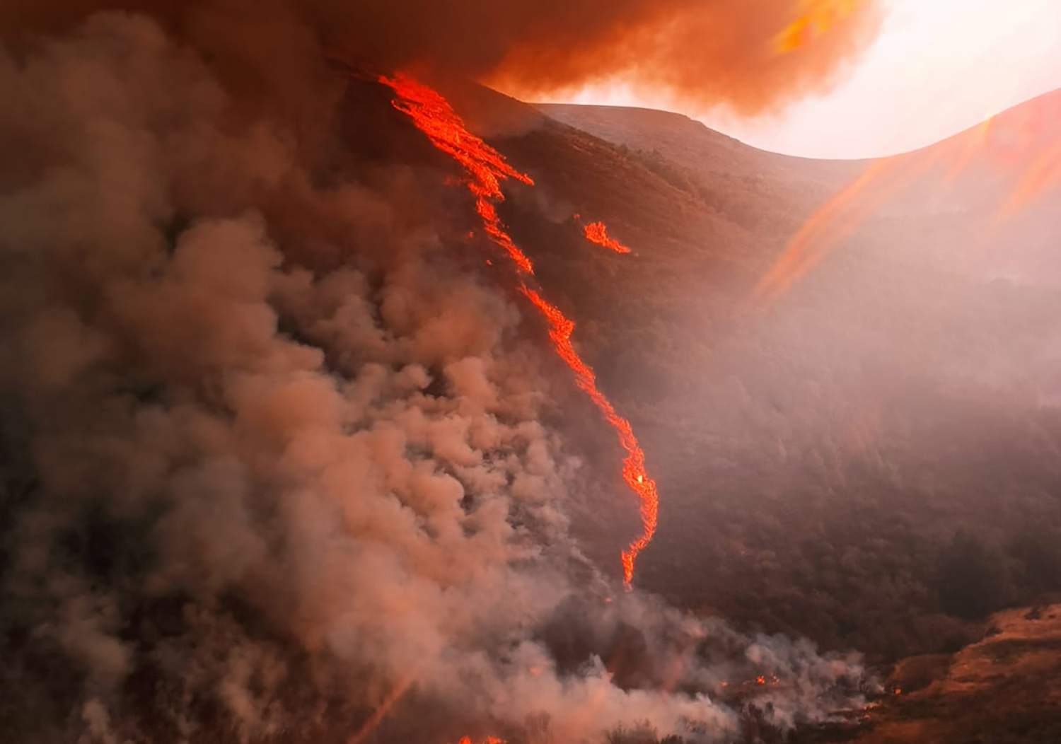 Imagen del incendio en Llamas de Cabrera de este viernes, 15 de agosto Imagen del incendio en Llamas de Cabrera de este viernes, 15 de agosto