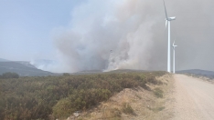 Los vecinos de Palacios de Compludo, Carracedo de Compludo y Compludo se unen a los desalojos por el incendio de Yeres