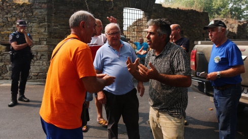 Vecinos desalojados de Peñalba de Santiago, Bouzas, San Cristóbal de Valdueza, Espinoso de Compludo y Manzanedo de Valdueza por el incendio de Llamas de Cabrera (4)